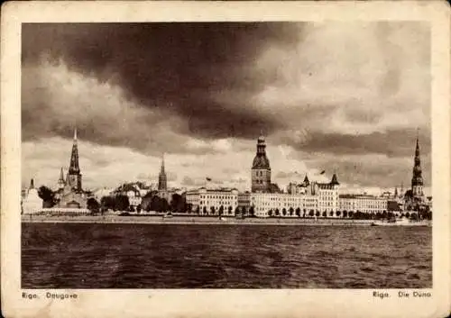 Ak Riga Lettland, Daugava, Die Düna, Flussblick zur Ortschaft, Türme