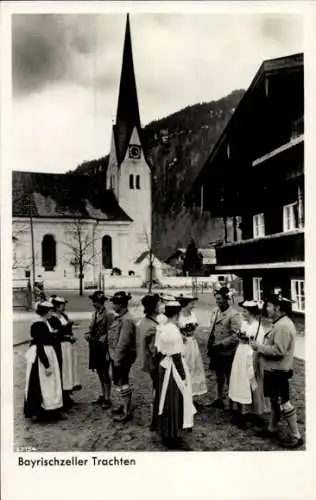 Ak Bayrischzell, Trachten, Außenansicht der Kirche