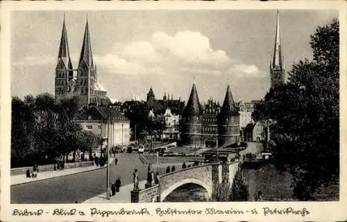 Ak Hansestadt Lübeck, Holstentor, Marienkirche, Petrikirche, Puppenbrücke