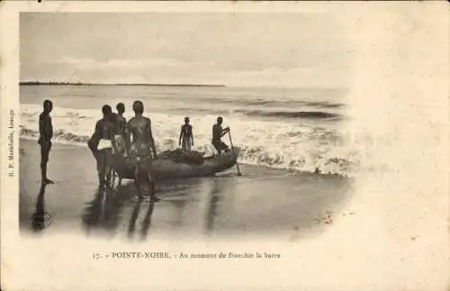 Ak Pointe Noire, Republik Kongo, beim Überqueren der Latte