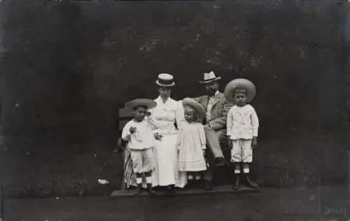 Foto Ak Fürst Leopold IV zur Lippe, Familie