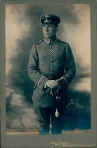 Kabinett Foto Katowice Kattowitz Schlesien, Soldat in Uniform, Standportrait