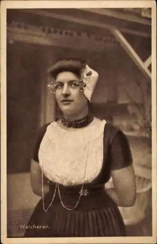 Ak Walcheren Zeeland, Frau in Tracht