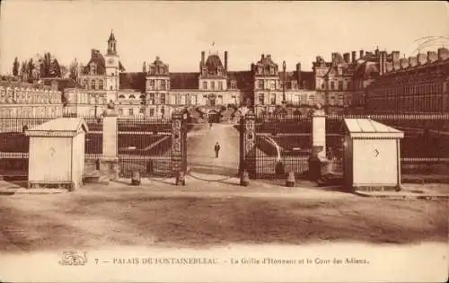 Ak Fontainebleau Seine et Marne, Palast, Frontgitter und Abschiedshof