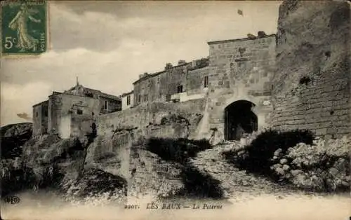 Ak Les Baux de Provence Bouches du Rhône, La Poterne