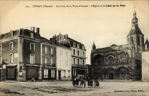 Ak Civray Vienne, Ecke Place d'Armes, Kirche, Café de la Paix