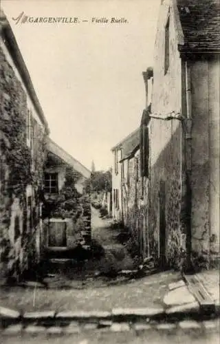 Ak Gargenville Yvelines, Vieille Ruelle