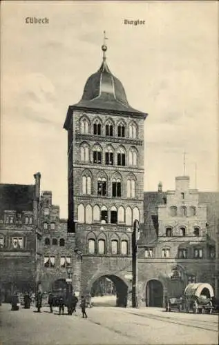 Ak Hansestadt Lübeck, Burgtor, Turm, Kutschen