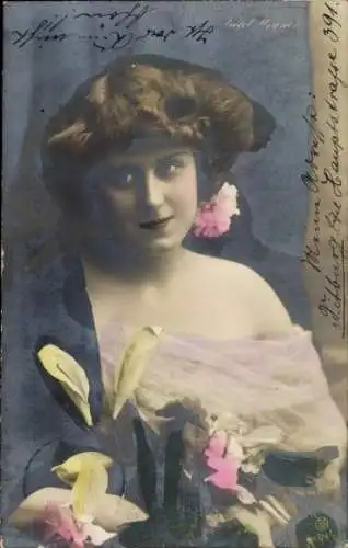 Ak Schauspielerin und Musikerin Violet Wegner, Portrait, Blumen