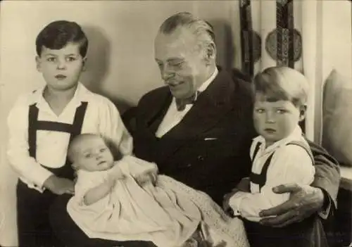 Foto Ak Großherzog Ernst Ludwig von Hessen Darmstadt mit Enkelkindern, Alexander