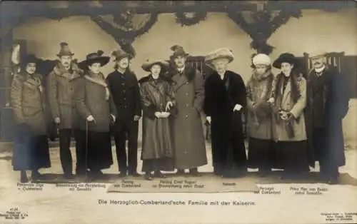 Ak Herzoglich Cumberland'sche Familie mit Kaiserin, Herzog Ernst August, Max von Baden, Olga