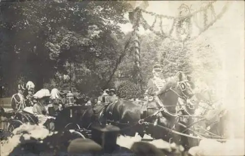 Foto Ak Großherzogliches Paar, Kutsche, Adel, Sachsen-Weimar-Eisenach