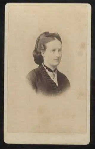 CdV Portrait Fürstin Elisabeth von Lippe-Detmold, geb. v. Schwarzburg-Rudolstadt