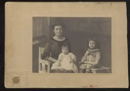 Cabinet Foto Prinzessin Helene (Matrosenanzug) v. Waldeck-Pyrmont mit Bruder und Kinderfrau