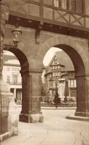 Foto Ak Braunschweig in Niedersachsen, Denkmal, Straßenpartie