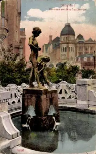 Ak Düsseldorf am Rhein, Brunnen vor dem Gymnasium