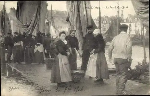 Ak Dieppe Seine Maritime, Am Rande des Quai