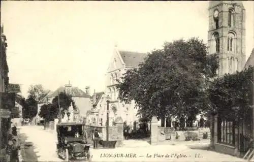 Ak Lion sur Mer Calvados, La Place de la Église