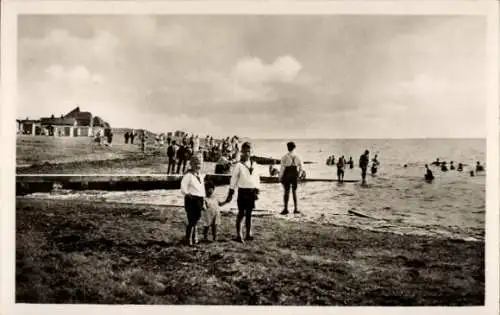 Ak Schleswig Holstein, Strand, Badegäste, Bahnhofshotel Brüder Brodersen