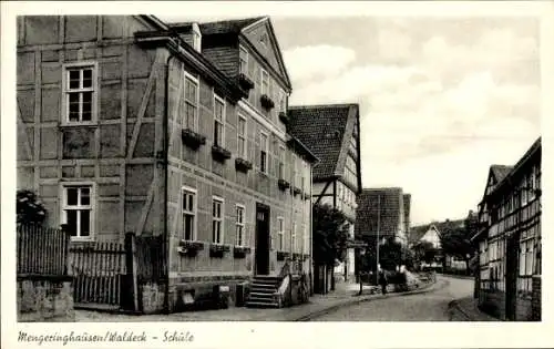 Ak Mengeringhausen Bad Arolsen Hessen, Schule, Fachwerkhäuser