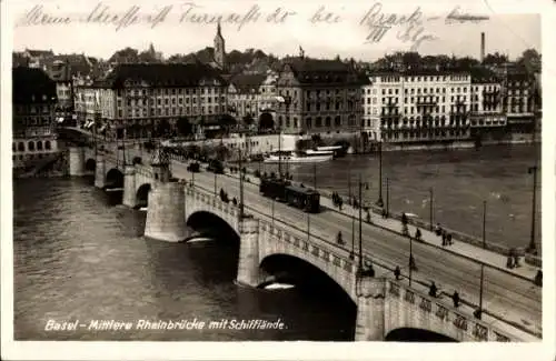 Ak Basel Bâle Stadt Schweiz, Rheinbrücke mit Schifflände