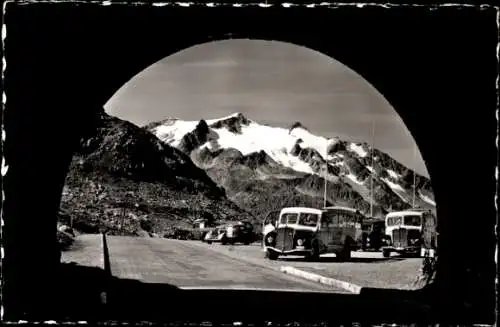 Ak Meiringen Kanton Bern Schweiz, Sustenstrasse, Tunnelausblick mit Ciglistockgruppe, Busse