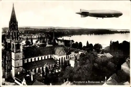 Ak Konstanz am Bodensee, Blick auf Stadt und Münster, Zeppelin