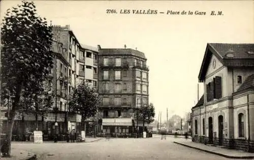 Ak Les Vallées Hauts de Seine, Place de la Gare