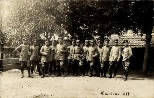 Foto Ak Cambrai Nord, Offiziere, Gruppenfoto 1917