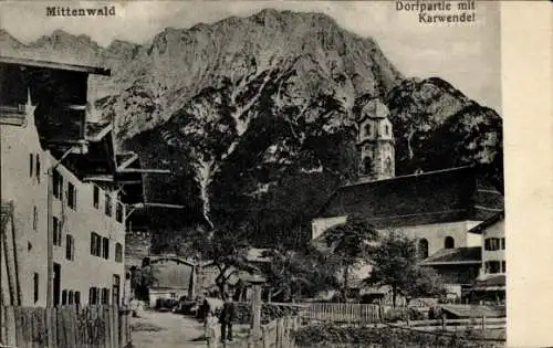 Ak Mittenwald in Oberbayern, Dorfpartie, Karwendel, Kirchturm