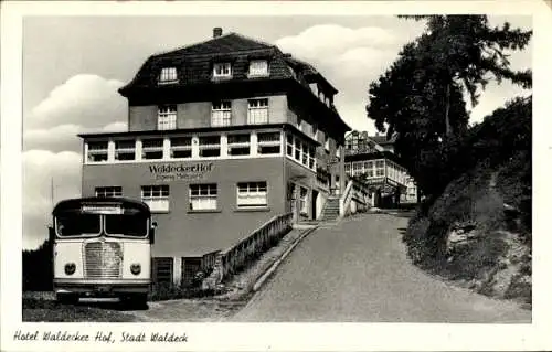 Ak Waldeck, Hotel Waldecker Hof mit Bus