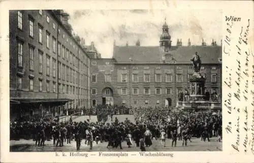 Ak Wien 1 Innere Stadt, Hofburg, Franzensplatz, Wacheablösung