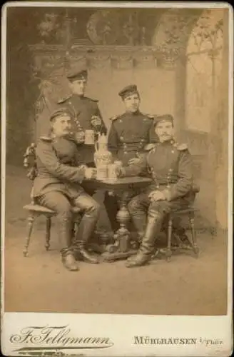 Kabinett Foto Mühlhausen Thüringen, Deutsche Soldaten in Uniform, Bierkrüge