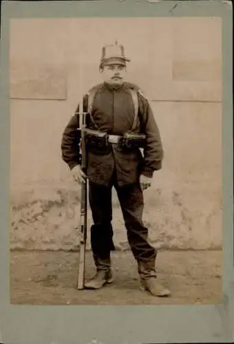 Kabinett Foto Französischer ? Soldat in Uniform, Jäger, Bajonett, Ausrüstung