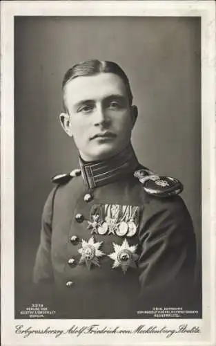 Ak Erbgroßherzog Adolf Friedrich von Mecklenburg Strelitz, Portrait in Uniform, Orden