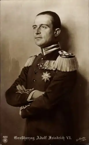 Ak Großherzog Adolf Friedrich VI. von Mecklenburg Strelitz, Portrait in Uniform, Orden