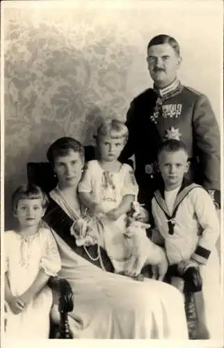 Foto Ak Prinz Friedrich Christian von Sachsen, Elisabeth Helene von Thurn u. Taxis, Kinder