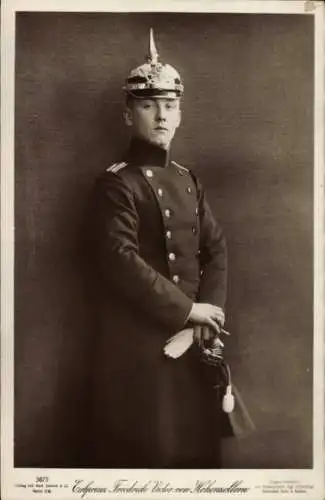 Ak Erbprinz Friedrich Viktor von Hohenzollern Sigmaringen, Portrait in Uniform, Pickelhaube
