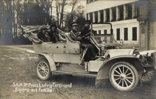 Foto Ak Prinz Ludwig Ferdinand von Bayern mit seiner Familie im Automobil