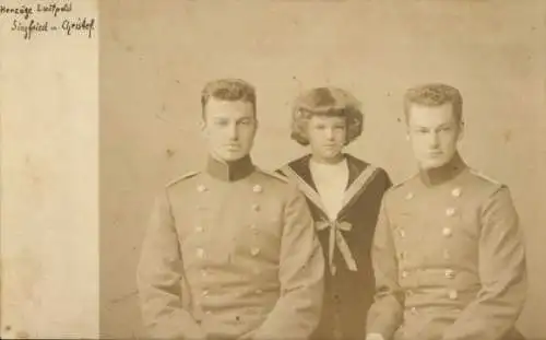 Foto Ak Herzöge Siegfried, Christoph und Luitpold von Bayern, Söhne von Max Emanuel in Bayern