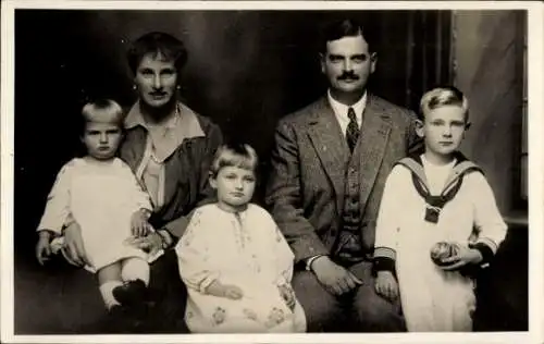 Foto Ak Prinz Friedrich Christian von Sachsen, Elisabeth Helene von Thurn und Taxis, Kinder