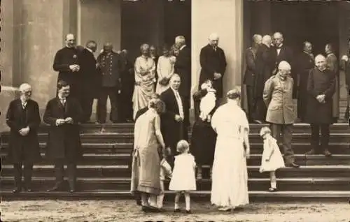 Foto Ak Königsfamilie von Sachsen, Schloss Sibyllenort 25. Mai 1925, Geburtstag Friedrich August III