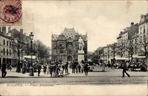 Ak Bruxelles Brüssel, Place Anneessens, Platz mit Denkmal, Passanten, Marktstände