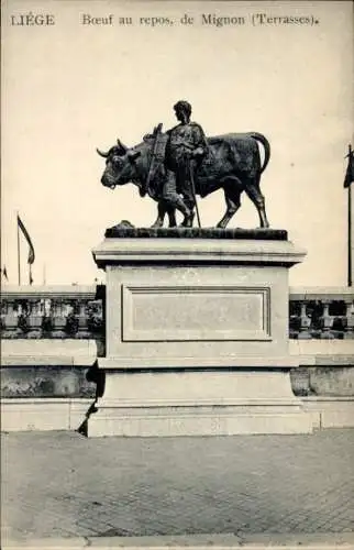 Ak Liège Lüttich Wallonien, Statue Boeuf au repos, de Mignon, Terrasses