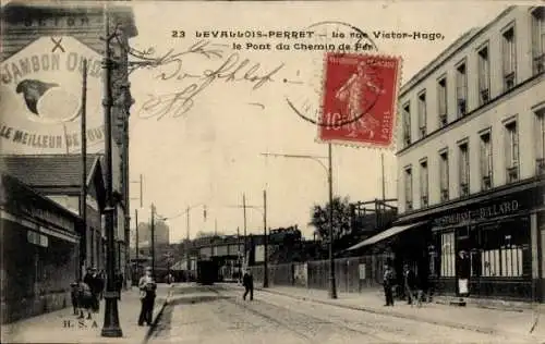 Ak Levallois Perret Hauts de Seine, Rue Victor Hugo, Pont du Chemin de Fer