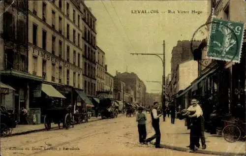 Ak Levallois Perret Hauts de Seine, Rue Victor Hugo