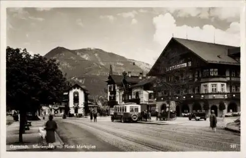 Ak Garmisch Partenkirchen in Oberbayern, Marienplatz mit Hotel Marktplatz