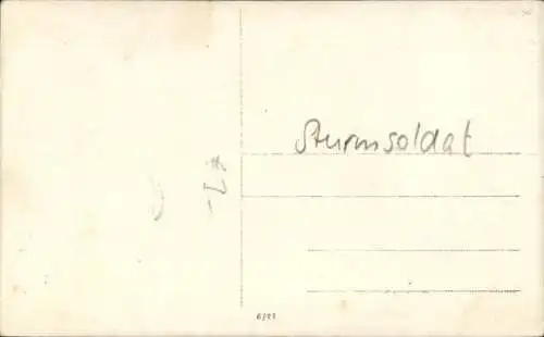 Foto Ak Deutscher Soldat in Uniform, Bajonett, Sturmsoldat Portrait