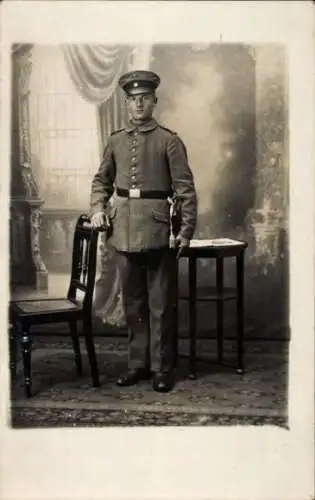 Foto Ak Kaiserslautern in der Pfalz, Deutscher Soldat in Uniform, Portrait, I WK