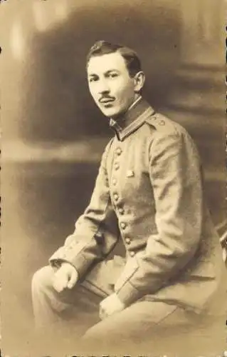 Foto Ak Kitzingen in Mainfranken Bayern, Deutscher Soldat in Uniform, KB Inf. Rgt. 9